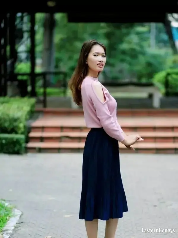 Adela Profile image 4