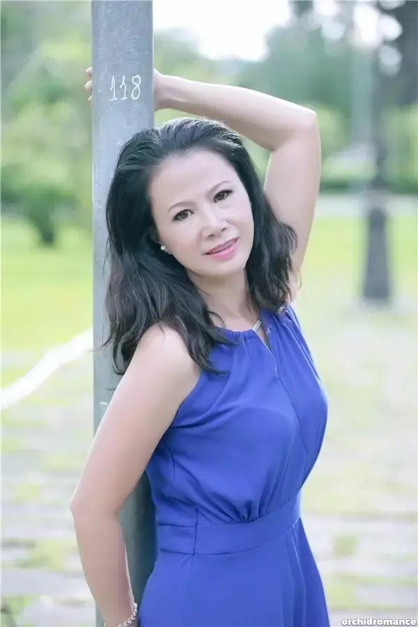 Huong Profile image 1