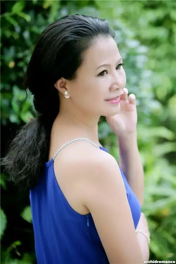 Huong Profile image 4