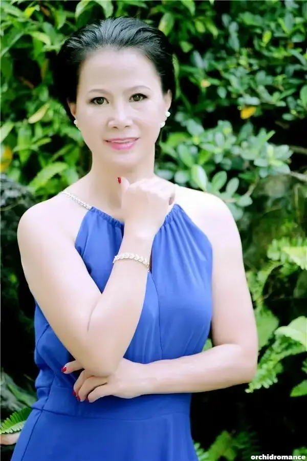 Huong Profile image 3