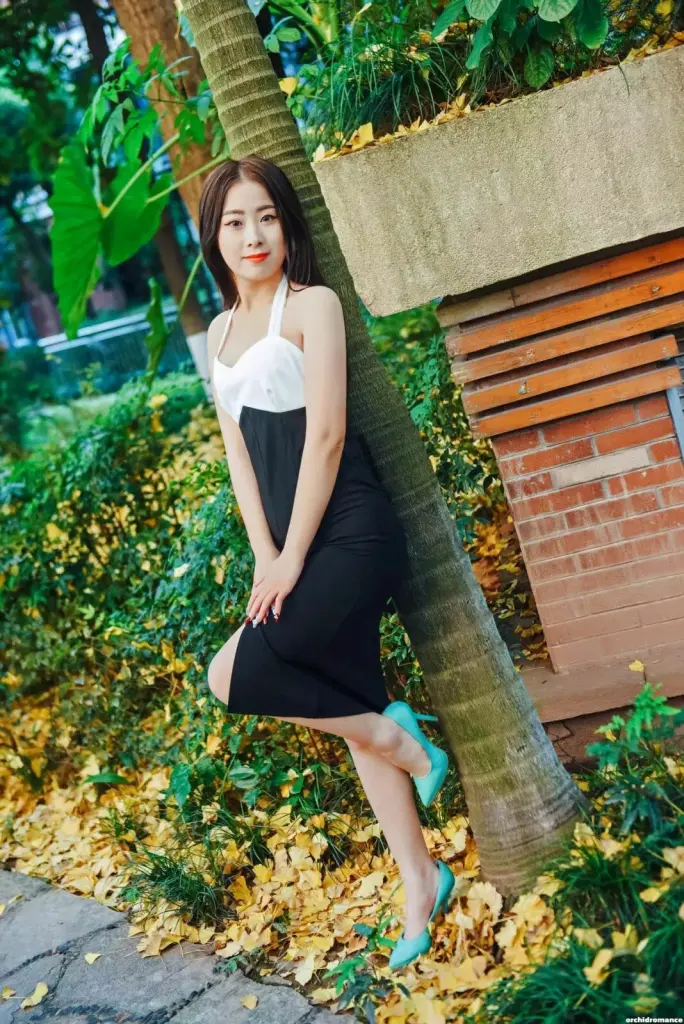 Lingying Profile image 1